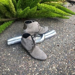 Stuart Weitzman Taupe Gray Suede Lace Up Wedge Ankle Boots Booties Size 7.5